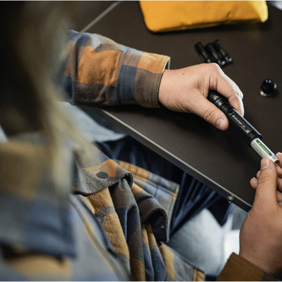 P5R Flashlight – image 9