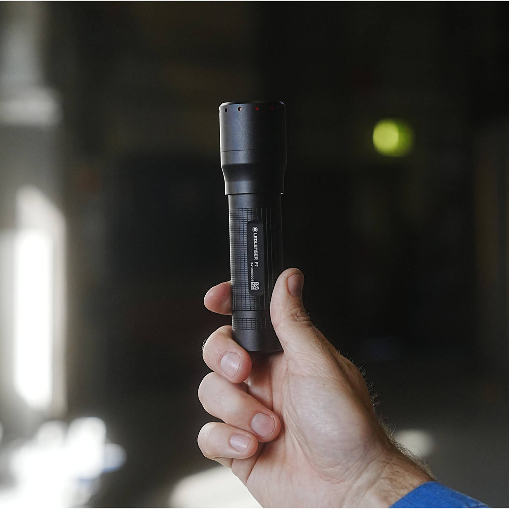 P7 Flashlight – image 7